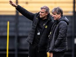 AGUIRRE HACE UN CAMBIO