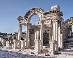 Ephesus Temple of Hadrian的圖片