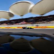 Russell sur un nuage, Mercedes sur une autre planète