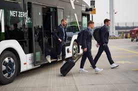 Vincent Kompany praises all three of his main fullbacks, remains coy on starting pair vs. PSG