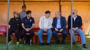 Noroña visita campamento de selección iraní en Tijuana y presume su visa “dorada”