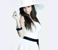 Résultat de recherche d'images pour "fashion girl"