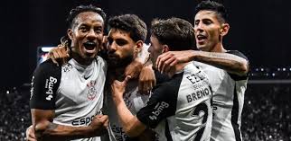 ¡Corinthians vence clásico paulista y respira en el Brasileirão!