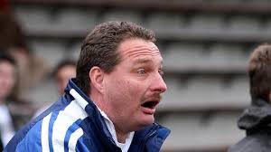 Urdenbach: TSV eröffnet Saison mit Spiel gegen F 95. TSV-Trainer Frank Lippold feuert sein Team an. FOTO: christoph göttert (a) - 1952530651