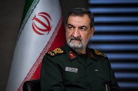 رضایی: جنگ اقتصادی را خنثی می‌کنیم/همراهی با آمریکا دشمنی با ایران است