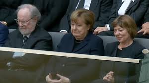 Beim Staatsakt für Rita Süssmuth († 88): Ein Satz lässt Merkels Mimik entgleisen