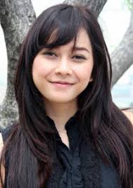 Aura Kasih. Of the &quot;Mari Bercinta&quot; controversy Aura avers that she could see nothing sexy about the video, and that: [1] - aura-kasih