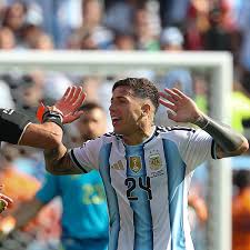 De Enzo Fernández a Zidane: los 6 jugadores expulsados en una final del Mundial
