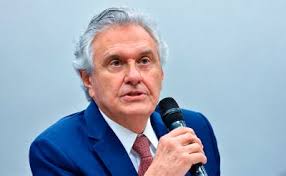 Caiado afirma que o senador Flávio Bolsonaro não tem condição de ser “pacificador” do País