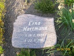 Grab von Erna Hartmann (19.07.1908-22.03.2005), Friedhof Wallinghausen