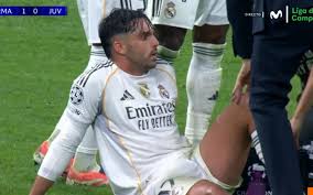 Raúl Asencio se retira con molestias del partido contra la Juventus