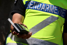 Moselle. Elle prend le volant en étant alcoolisée, son fils de 14 ans appelle la gendarmerie