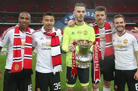 Ashley Young : la rencontre qui retient son souffle