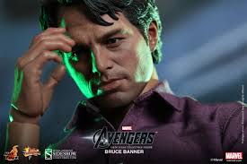 Hot Toys Bruce Banner and Hulk Sixth Scale Figure Set - 902164-bruce-banner-and-hulk-014