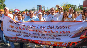 Maestros marchan y exigen mejores condiciones laborales
