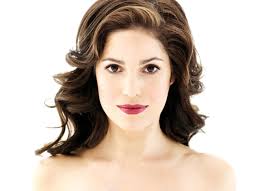 As one of the stars of the ABC hit series “Ugly Betty,” Ana Ortiz has enchanted the primetime audience playing Hilda Suarez, big sister to the title ... - 01picon
