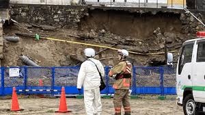 広島市で「石垣が崩れ、ガス管と水道管が出ている」