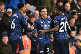 El Líder Arsenal Se Recupera Con Goleada, El Chelsea Remonta Un Derbi