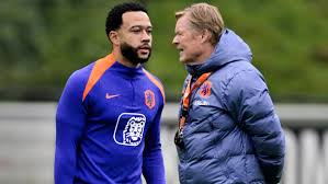 Posible alineación de la selección holandesa: Koeman decide sobre Memphis Depay