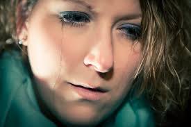 「泣く　女 イラスト　フリー」の画像検索結果