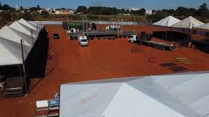 Montagem da estrutura da Festa do Peão de Cosmópolis entra na reta final