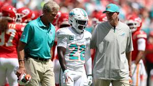 Sources: Dolphins RB De'Von Achane suffered torn ACL vs. Chiefs — ESPN