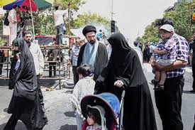 خانه‌داری آیت‌الله مجتبی خامنه‌ای به روایت پدر همسرش+ ویدئو | دخترم با سه بچه در آپارتمان ۱۰۰ متری زندگی می‌کرد