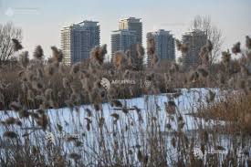 Valori termice peste cele specifice, în București, până marți dimineața