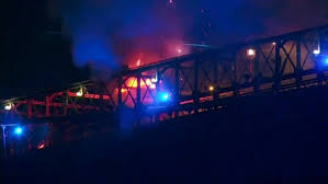Se registra un incendio en el puente de Brooklyn durante el lanzamiento de pirotecnia