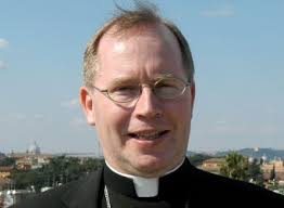 Zoals de paus de plaatsvervanger is van God op aarde, zo is de plaatsvervanger van de paus in Nederland: aartsbisschop Wim Eijk. wom-eijk - wom-eijk