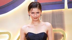 Zendaya’s Christian Cowan Micro Minidress’ Slit Goes Dangerously High