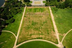 Trump Just Made up a New, Crazier National Mall Vandalism Incident
