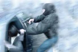 Resultado de imagem para carro tomado por assalto