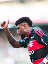 Flamengo busca um 'camisa 10' e condiciona venda de Royal à reposição