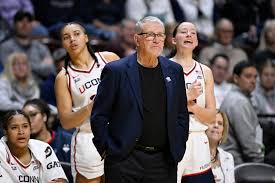 Geno Auriemma Doesn’t Let Travel Problems Interfere With Winning