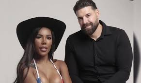 Carol Lekker é pega de surpresa e ganha pedido de casamento ao vivo - iBahia
