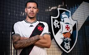 Olympiacos contrata ex-jogador do Vasco, que receberá parte do valor