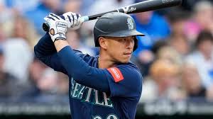 Mariners receive big outfield boost before Dodgers clash