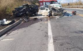 Sete pessoas morrem após carro que fugia da PRF na BR-251 bater de frente com outro automóvel