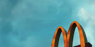 Bill Gates e outros famosos possuem acesso a cardão dourado do McDonald’s para jantar de graça