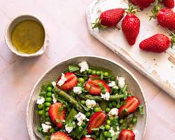 Image de Salade avec des fruits et des légumes frais