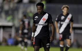 Com dores no pé esquerdo, Andrés Gómez é cortado no aquecimento de Bahia x Vasco