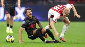 Feyenoord verliest punten: Ajax en AZ gaan op jacht naar de koploper. Volg het hier
