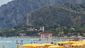 Il cortocircuito di Mondello, il giudice fa dietrofront sulla spiaggia liberata. L’antimafia insorge