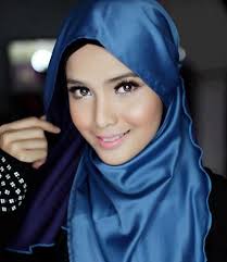 Pilihan hijab dari warna-warna ceria ala keindahan musim panas seperti biru, pink dan jingga harus mendominasi warna hijab dalam gerobokmu. - files.php%3Ffile%3D9eed3048a87304d0b43c73cce548ccc6_720060283