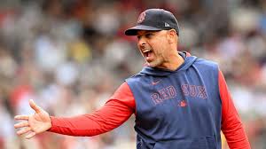 Alex Cora Email to Organization : la rencontre qui retient son souffle