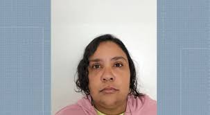 Quem é a mulher de 37 anos presa após fingir ter 12 anos e ser 'adotada' por família em SC