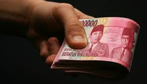 Hasil gambar untuk uang banyak dan pak haji