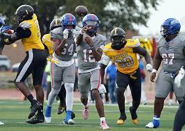 High school football: No. 4 Duncanville comes back to defeat No. 22 St. 
Frances Academy 28-24