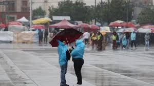 ¿Dónde quedó el ‘calorcito’? Lluvias y granizo sorprenden a la CDMX en el inicio de Semana Santa